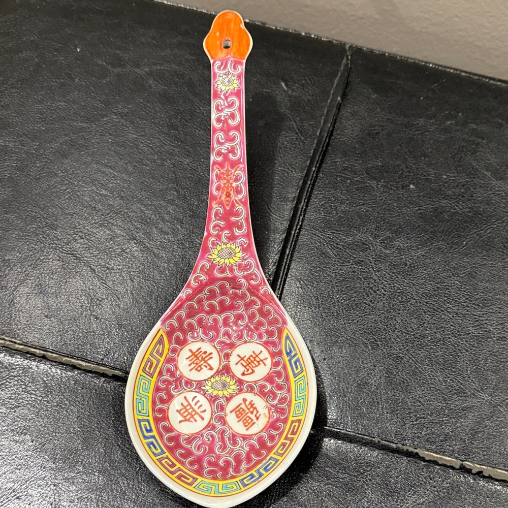 Vintage Chinese Mun Shou Famille
Rose Porcelain Spoon Rest